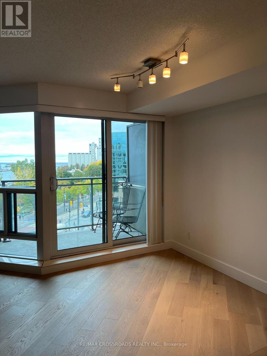 410 Queens Quay West — photo 10