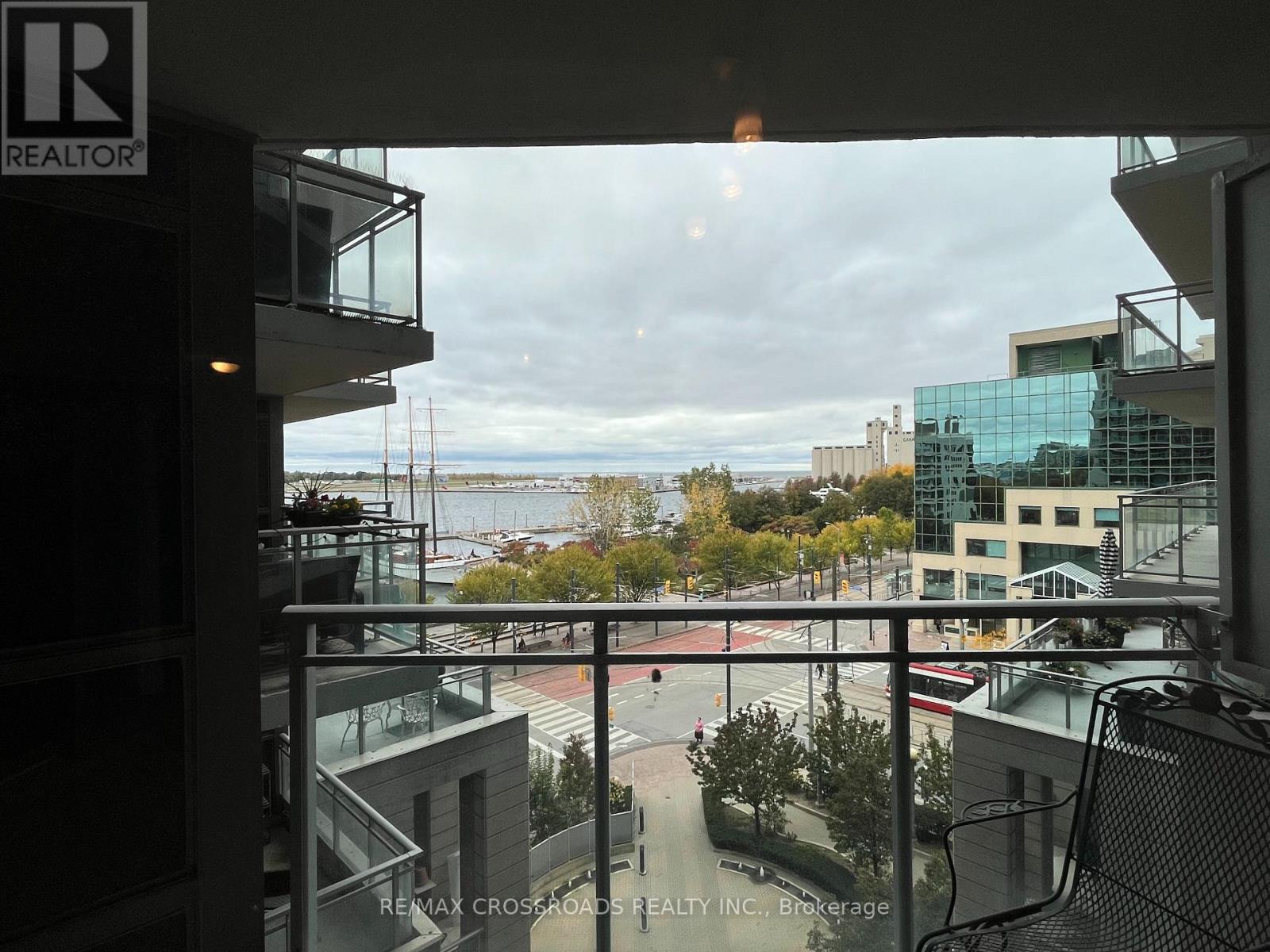 410 Queens Quay West — photo 11
