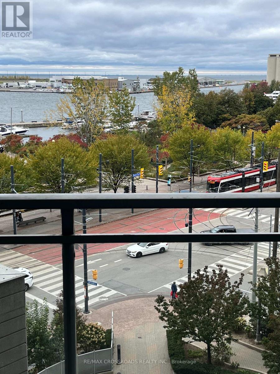 410 Queens Quay West — photo 12