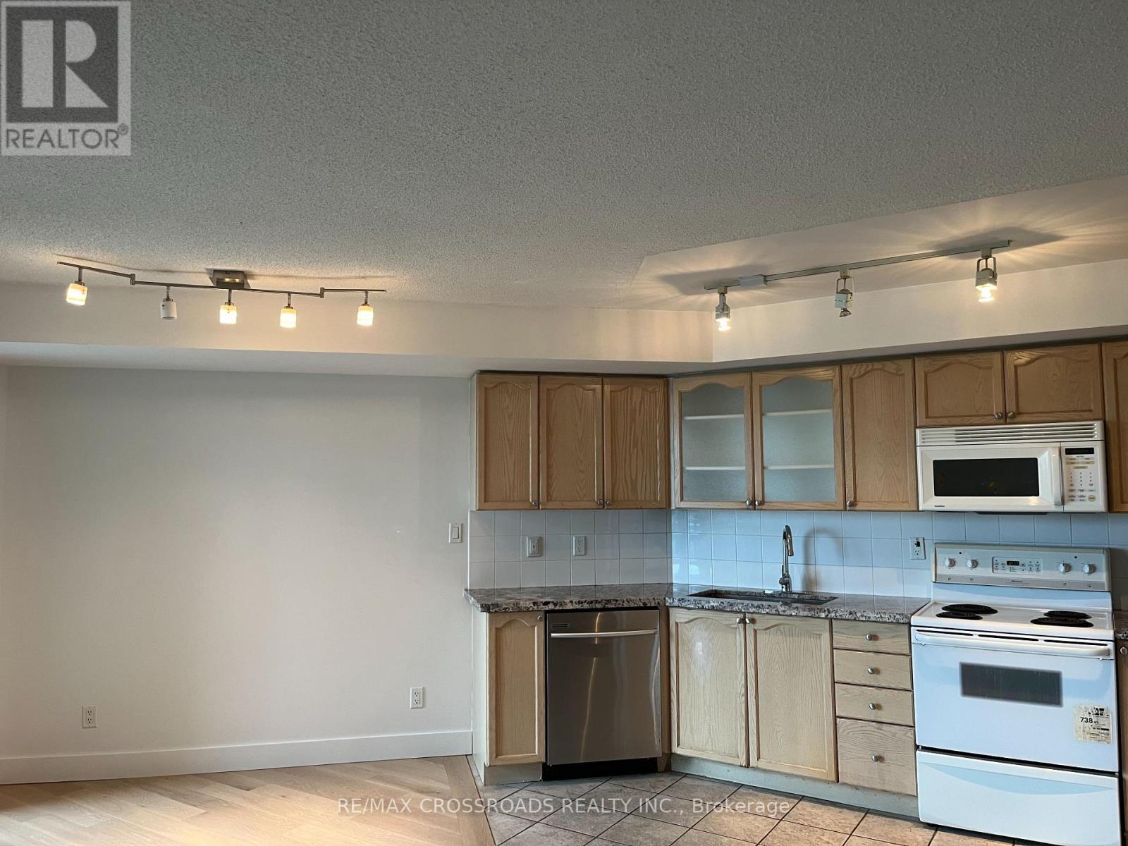 410 Queens Quay West — photo 7