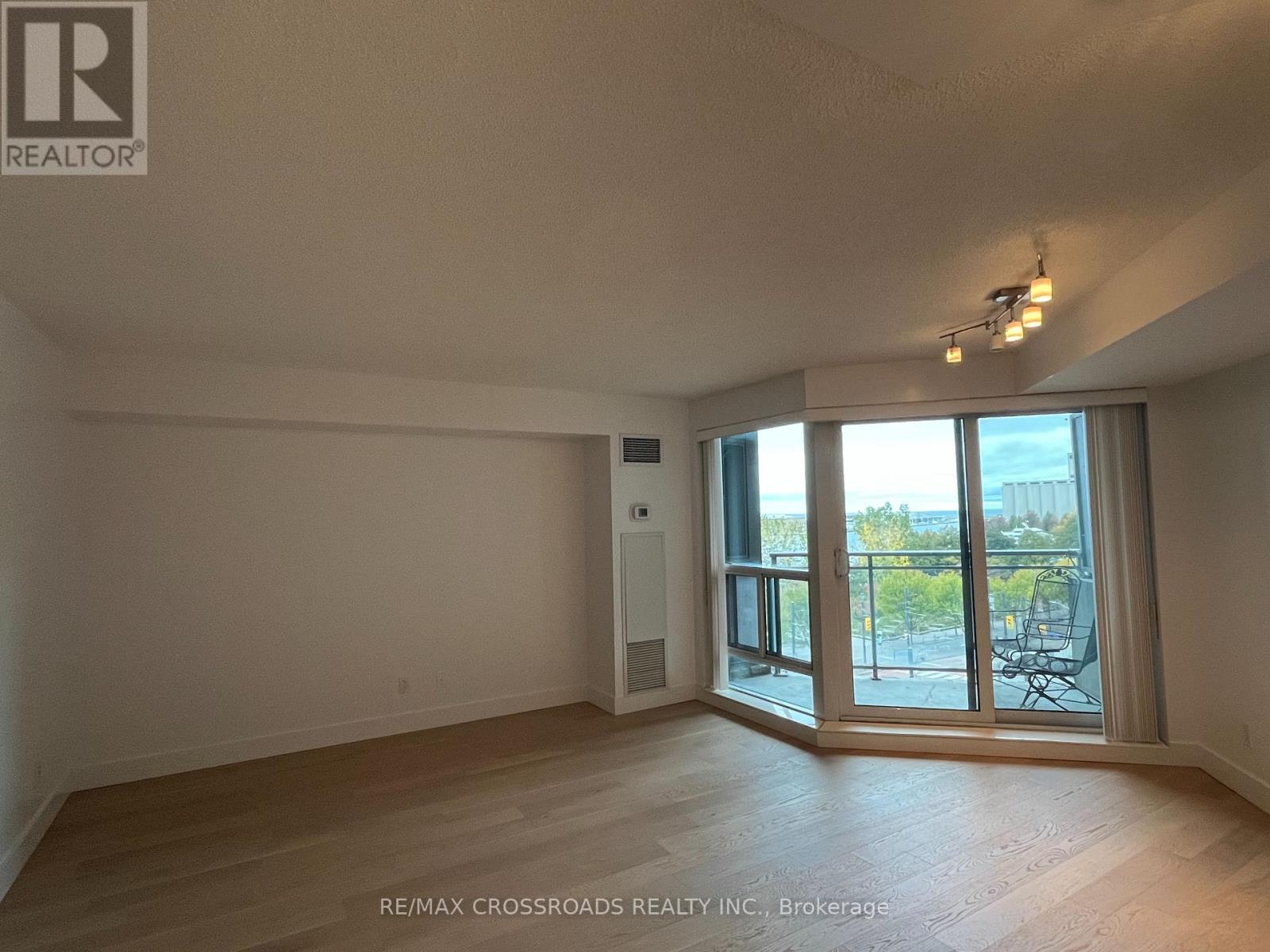 410 Queens Quay West — photo 8