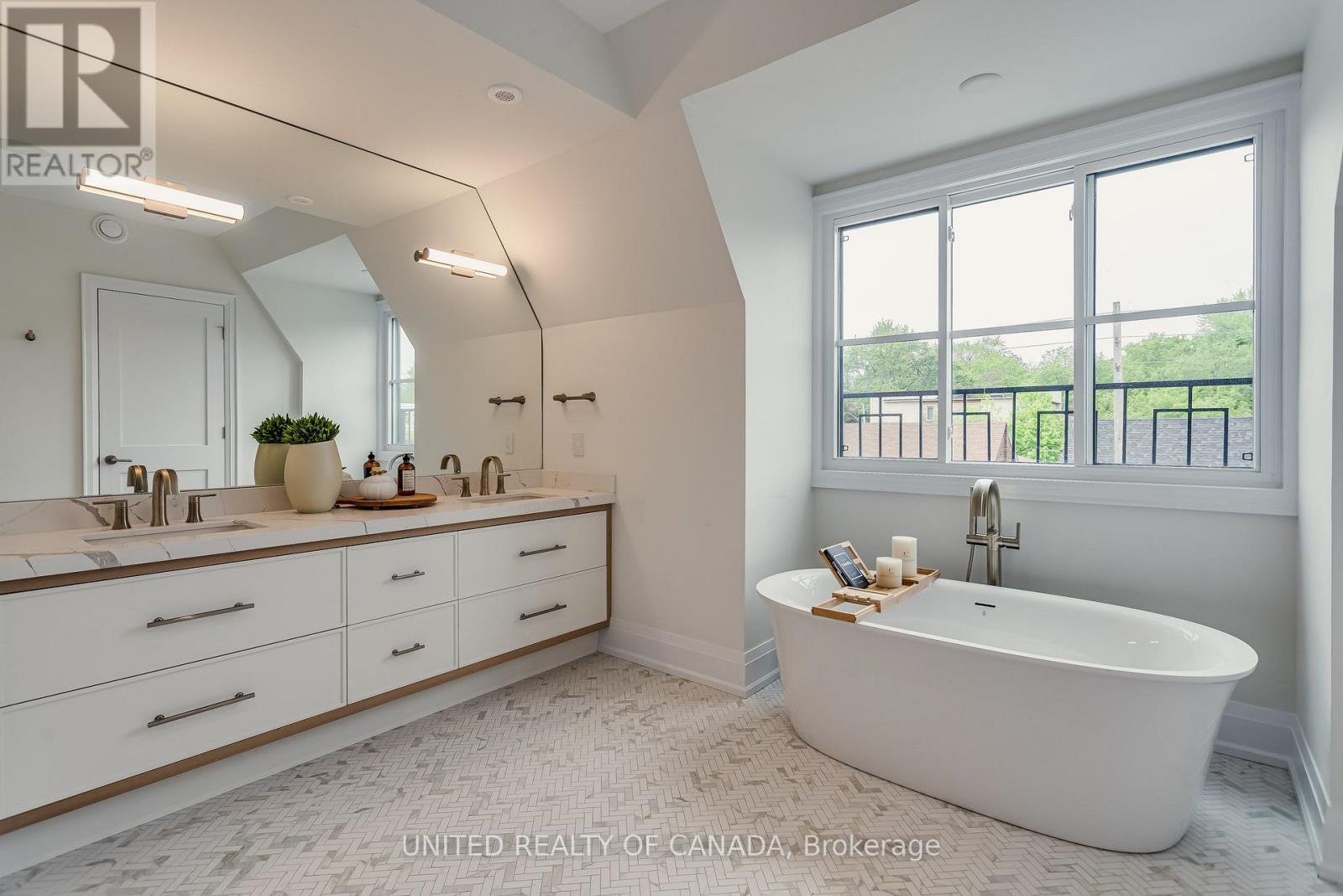 1177 Avenue Road — photo 14