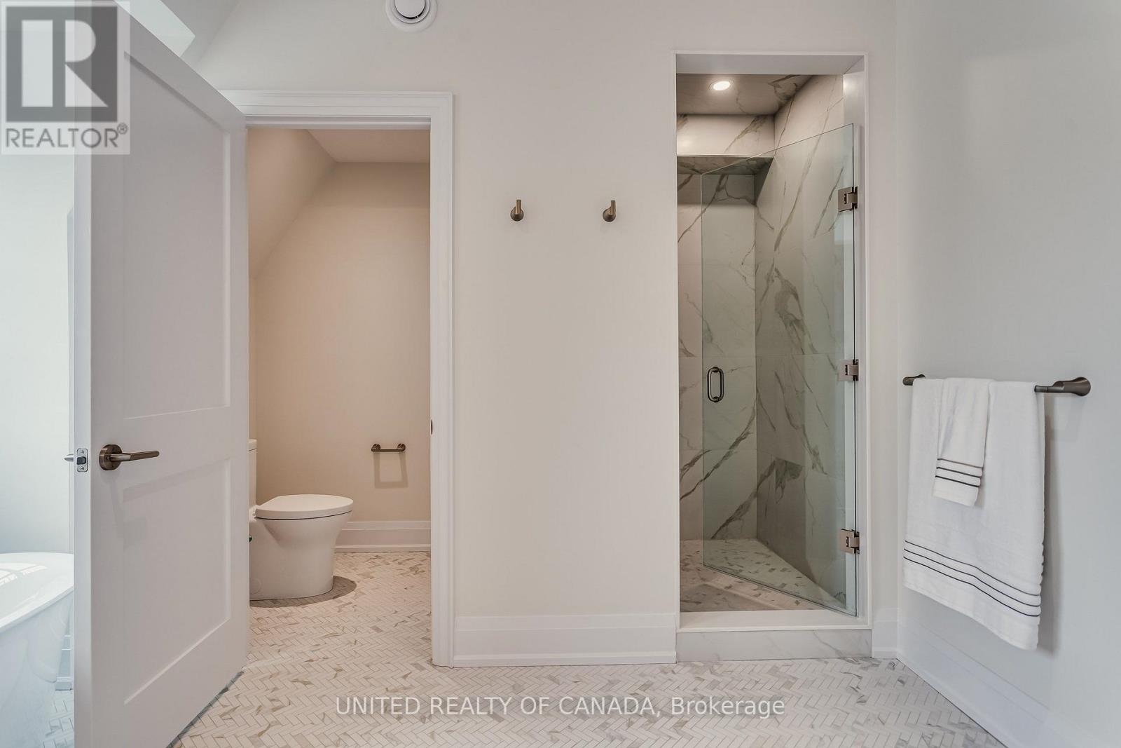 1177 Avenue Road — photo 15