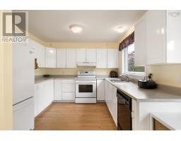 4pc Ensuite bath - 5 Clipper Court, Bedford, NS B4A4A8 Photo 10