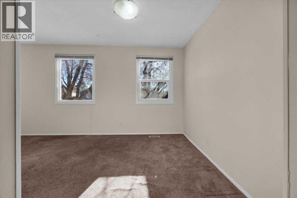 32 Whitman Crescent NE - 14