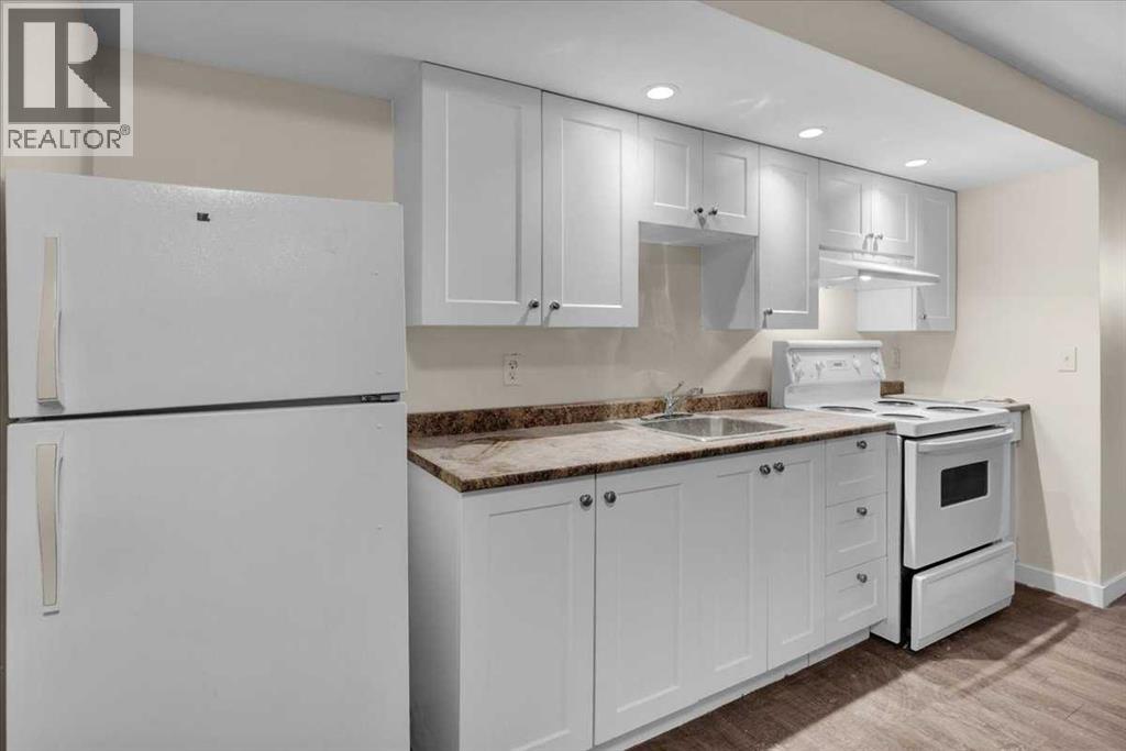 32 Whitman Crescent NE - 34