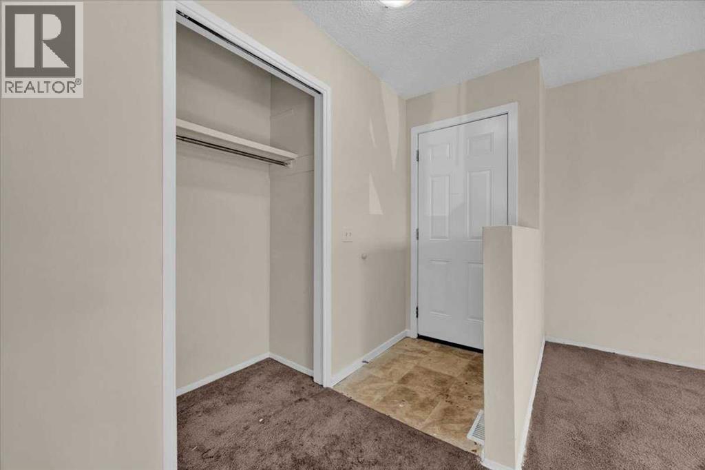 32 Whitman Crescent NE - 9
