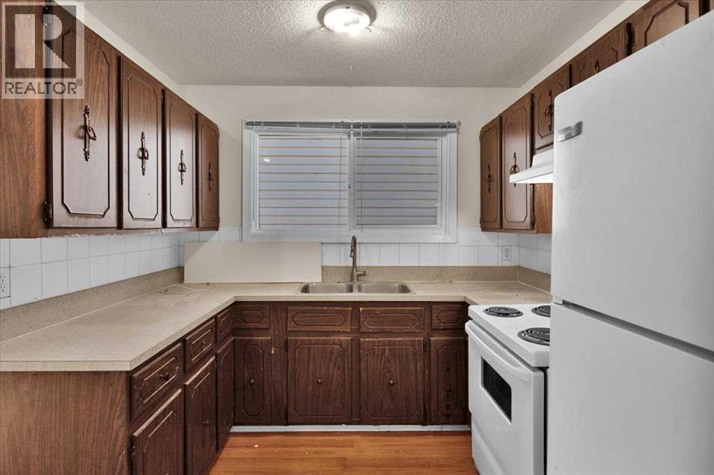 32 Whitman Crescent NE - 18