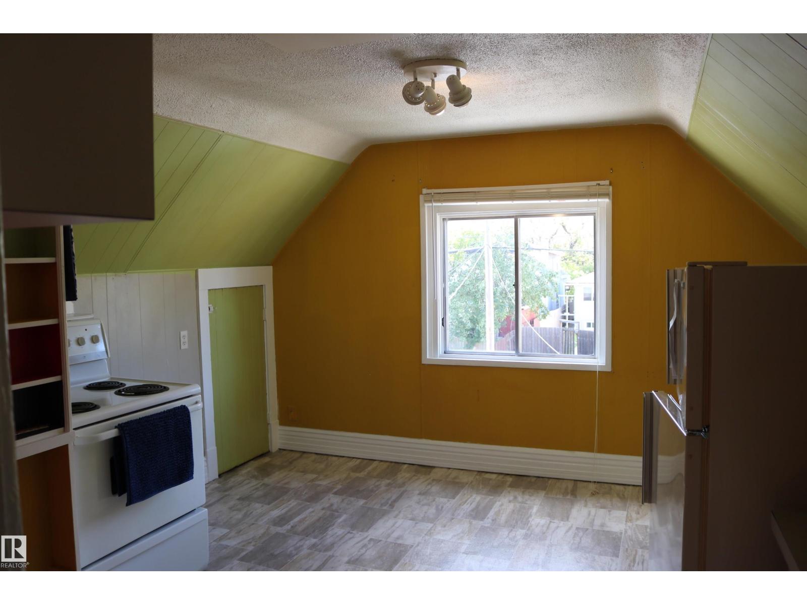 11624 82 Street NW, photo 26