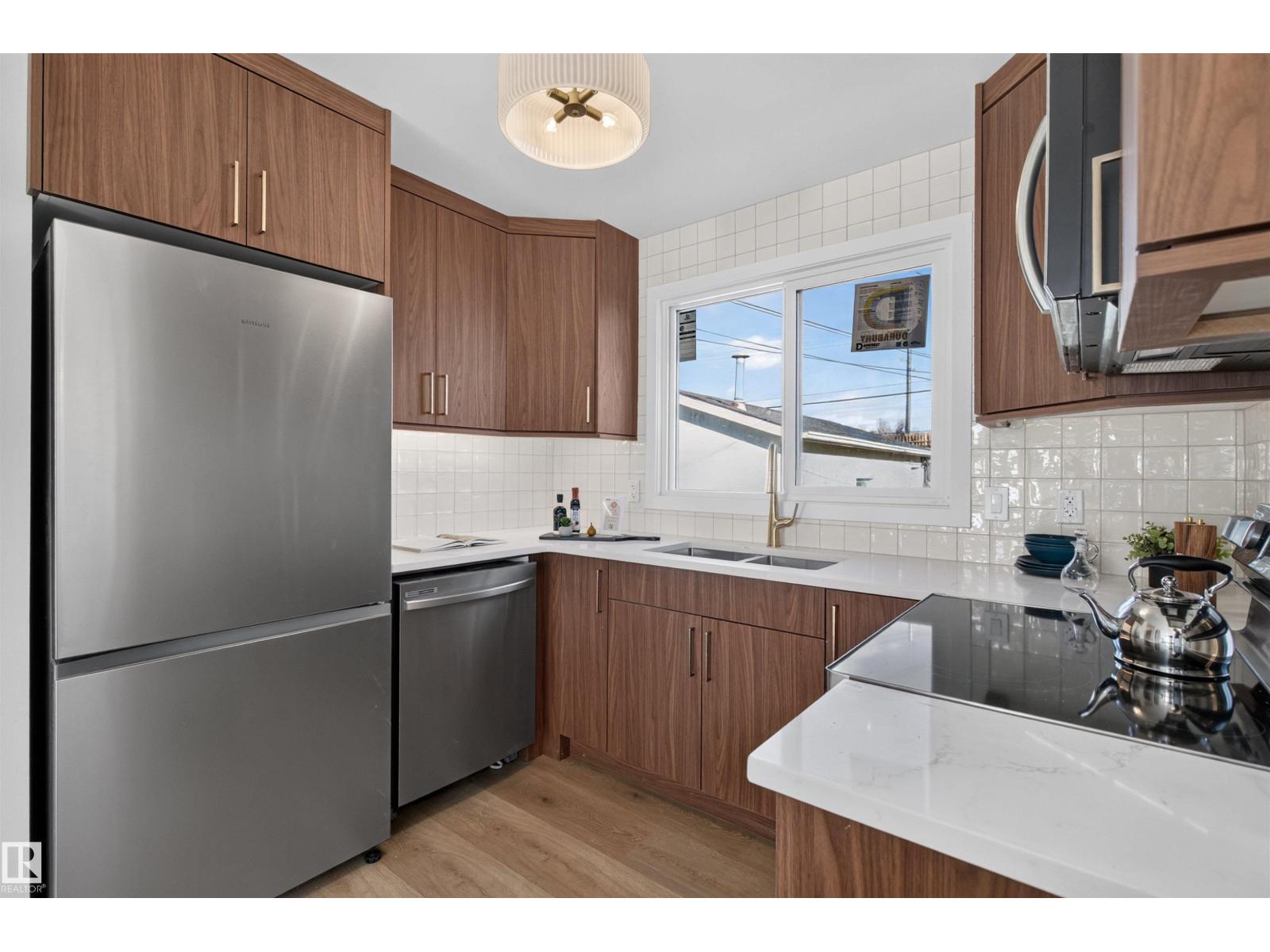 8507 52 ST NW - 10