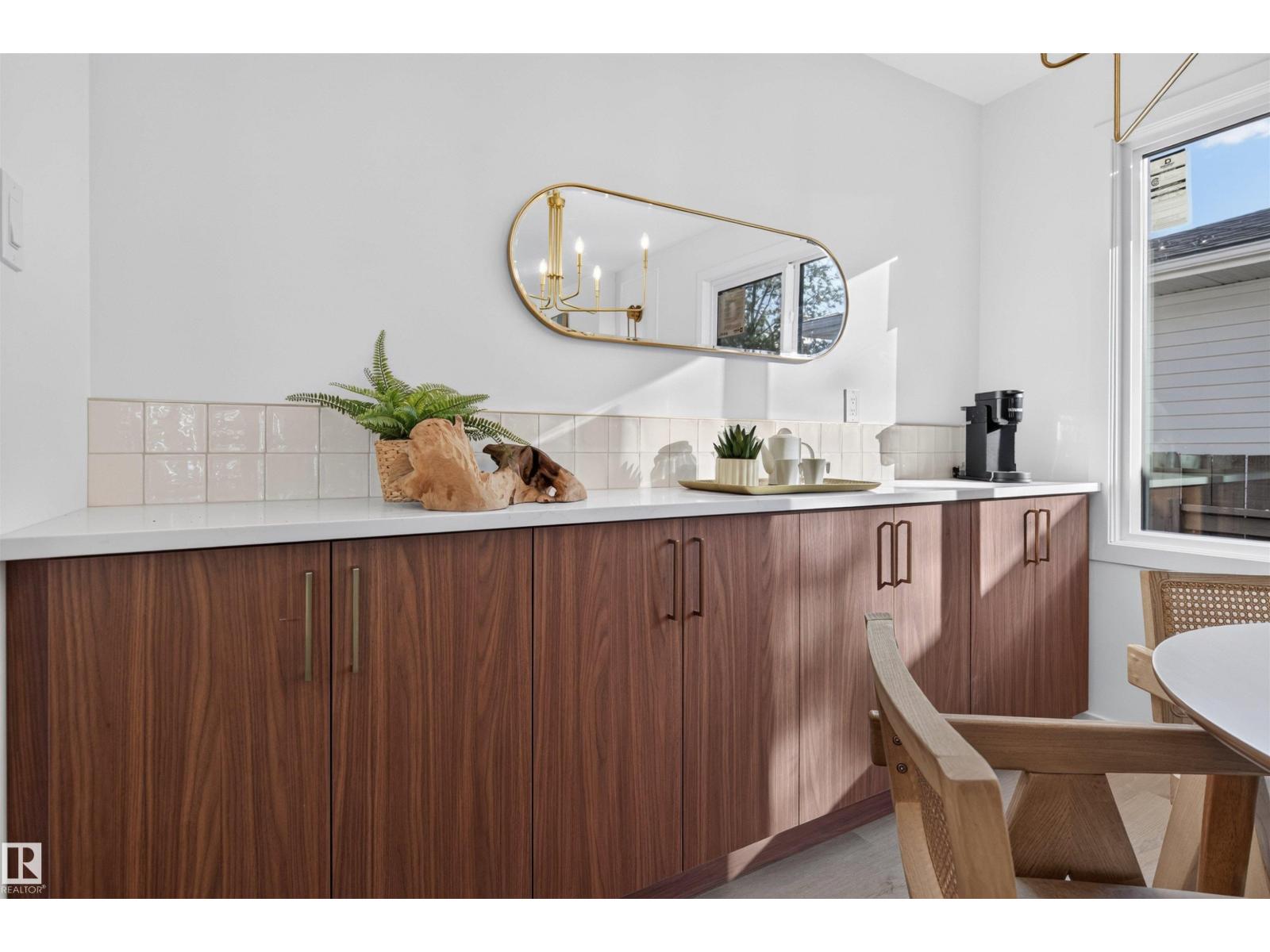 8507 52 ST NW - 13