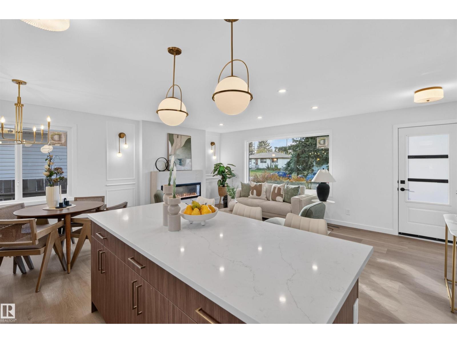 8507 52 ST NW - 14