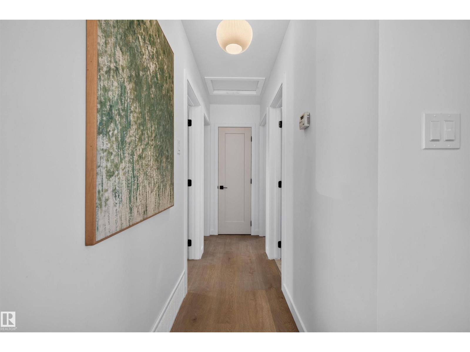 8507 52 ST NW - 15