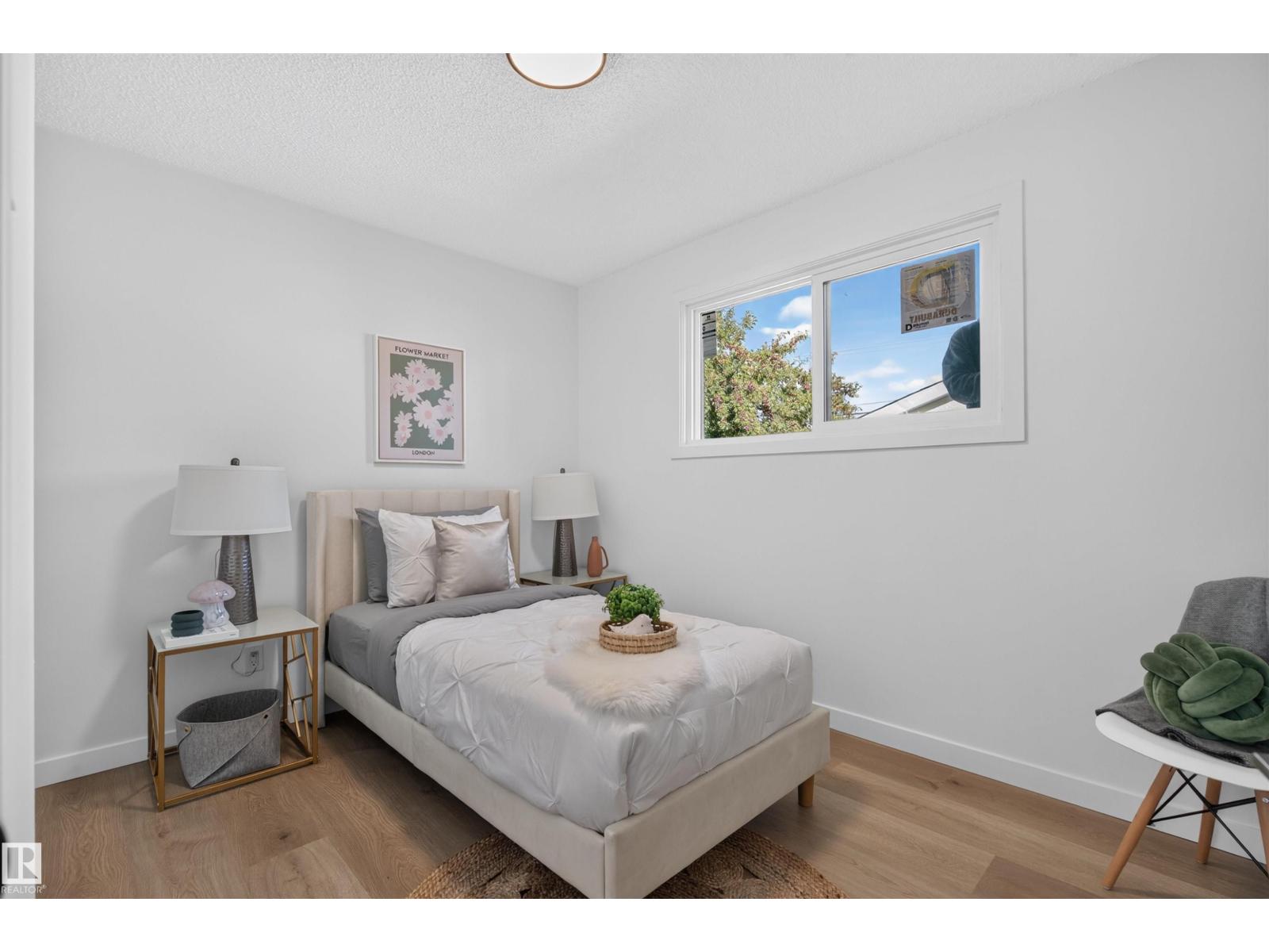 8507 52 ST NW - 19