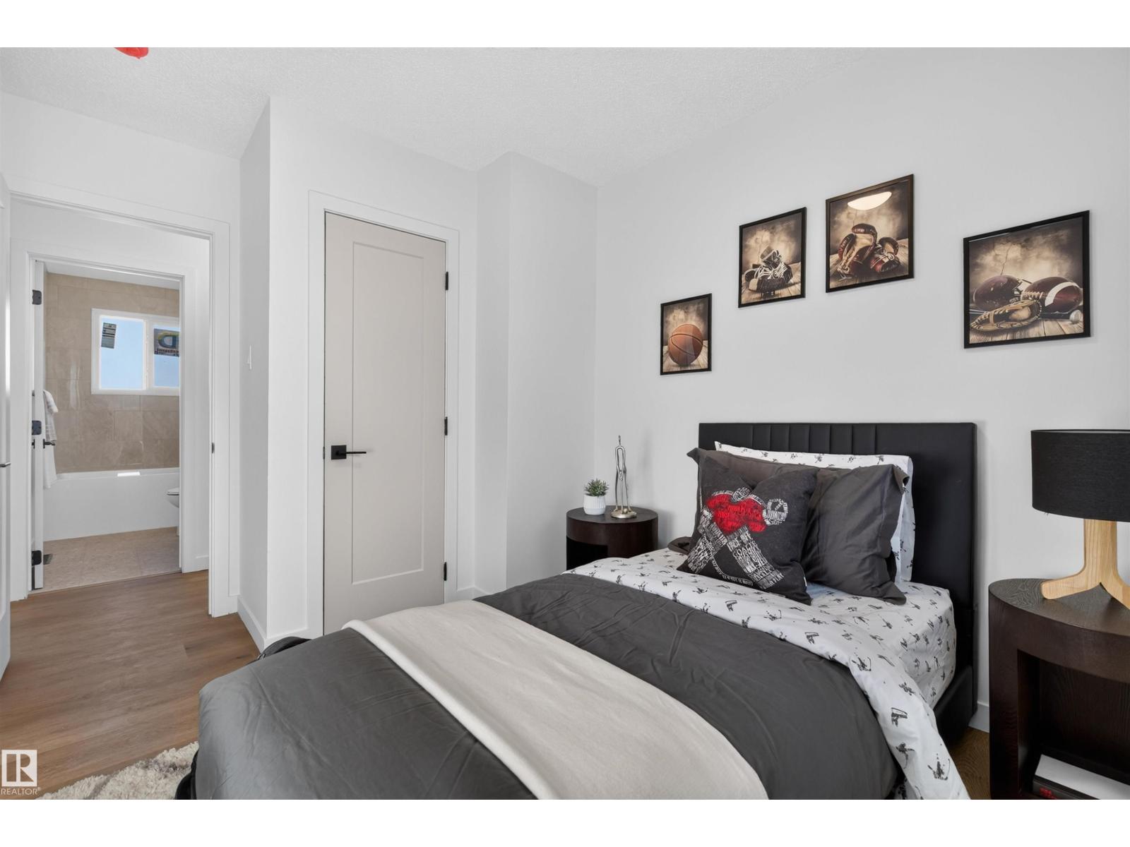 8507 52 ST NW - 22