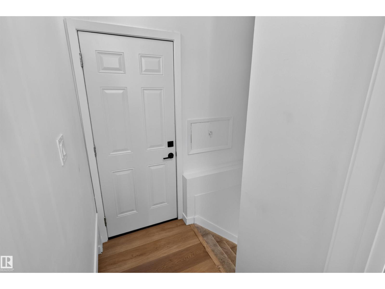8507 52 ST NW - 23