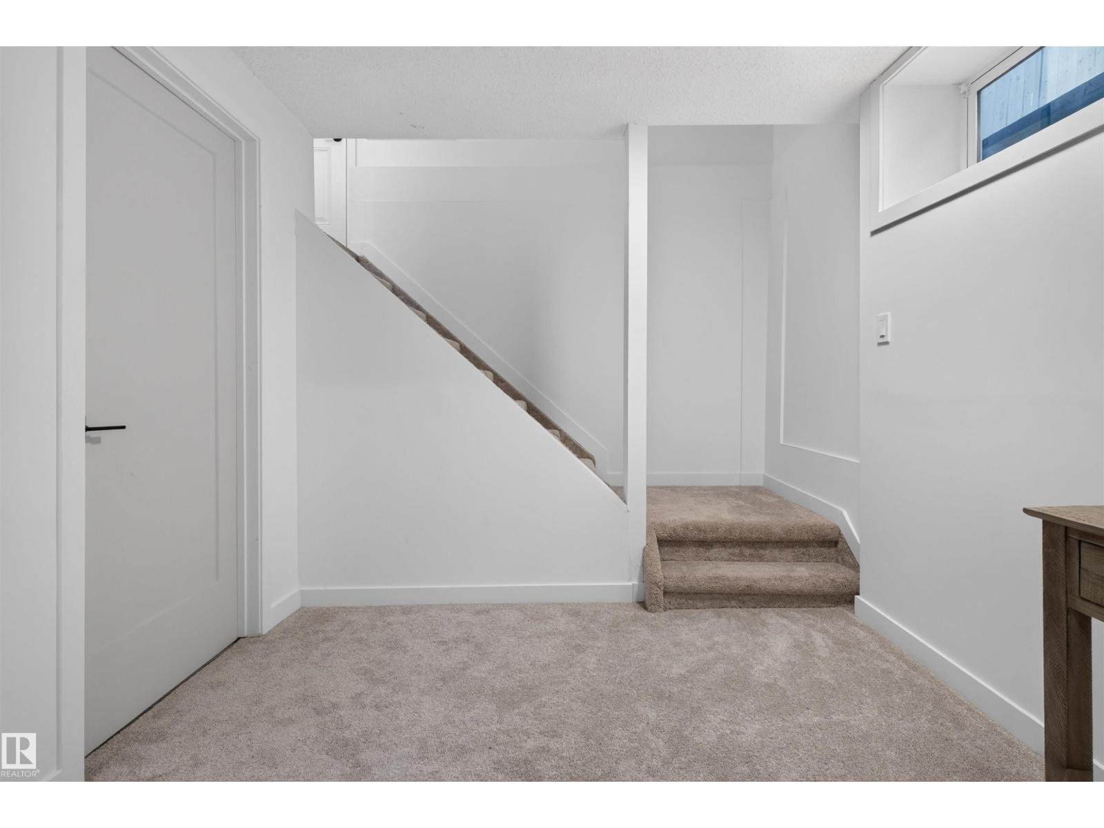 8507 52 ST NW - 24