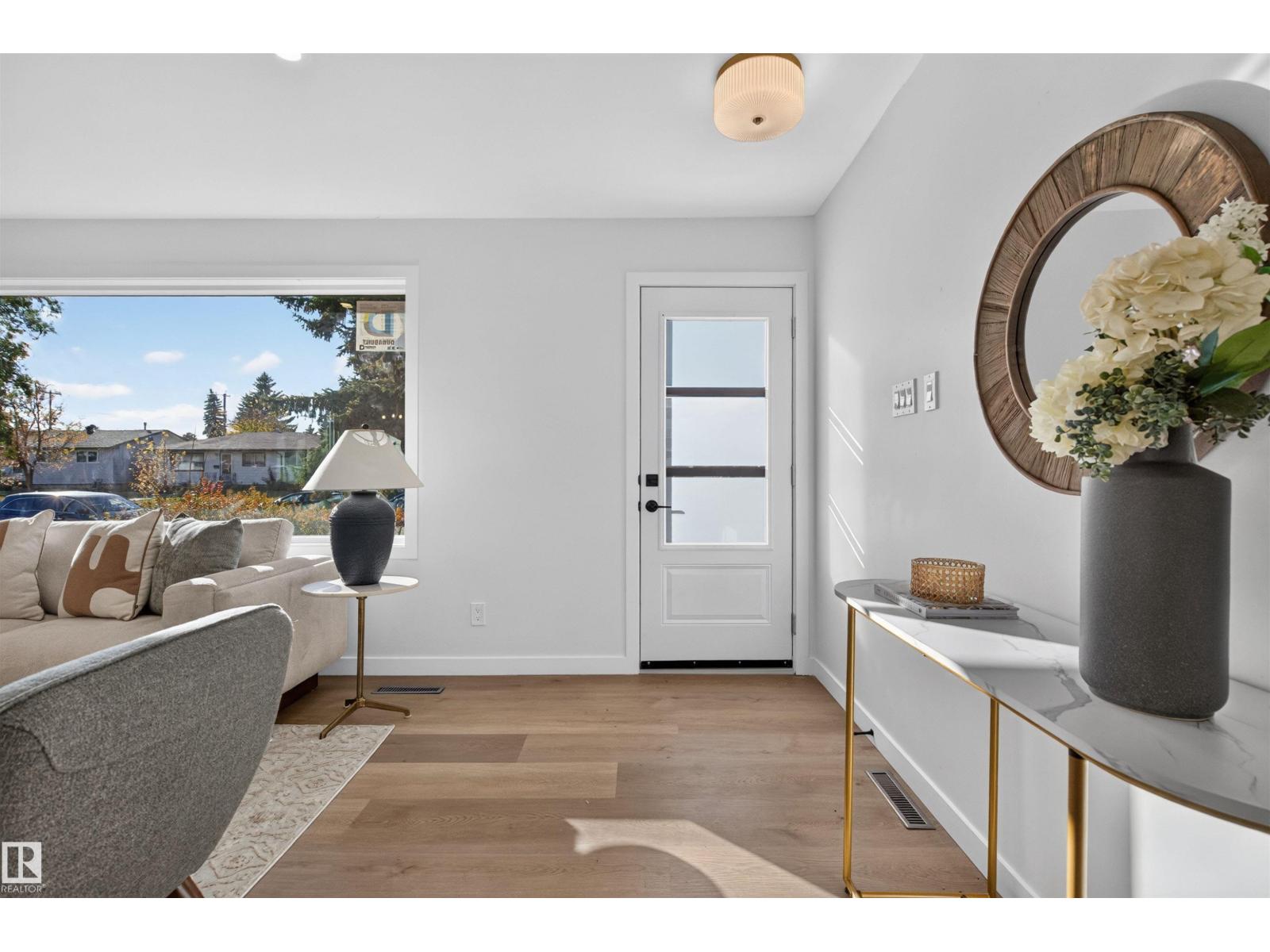8507 52 ST NW - 3
