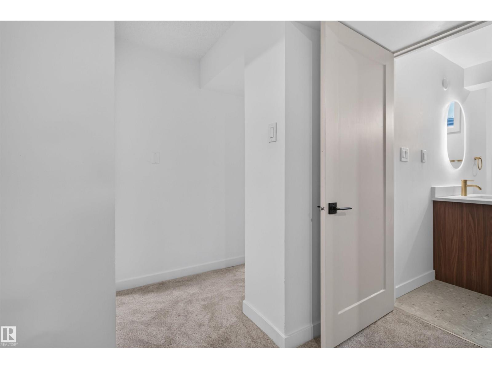 8507 52 ST NW - 32