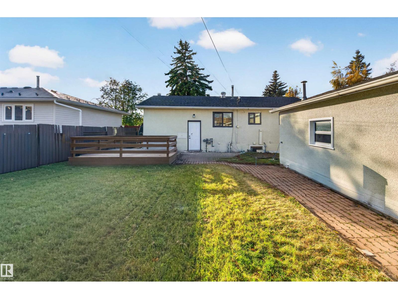 8507 52 ST NW - 35