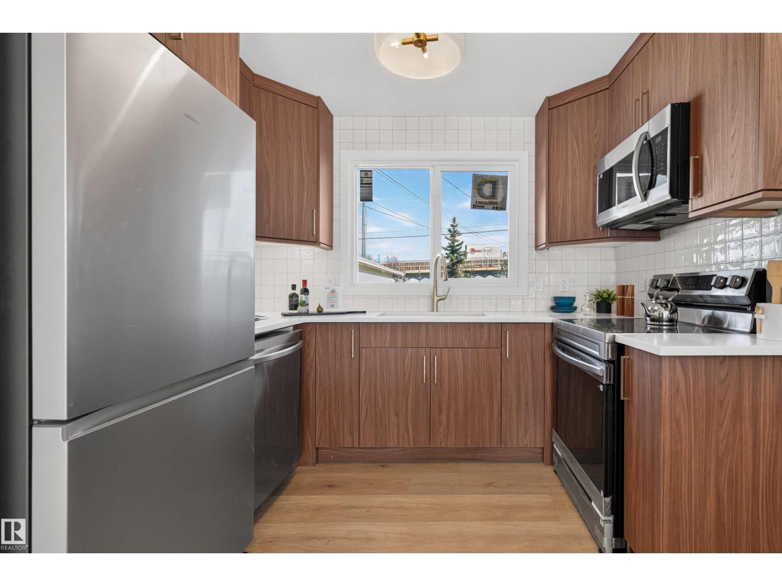 8507 52 ST NW - 9