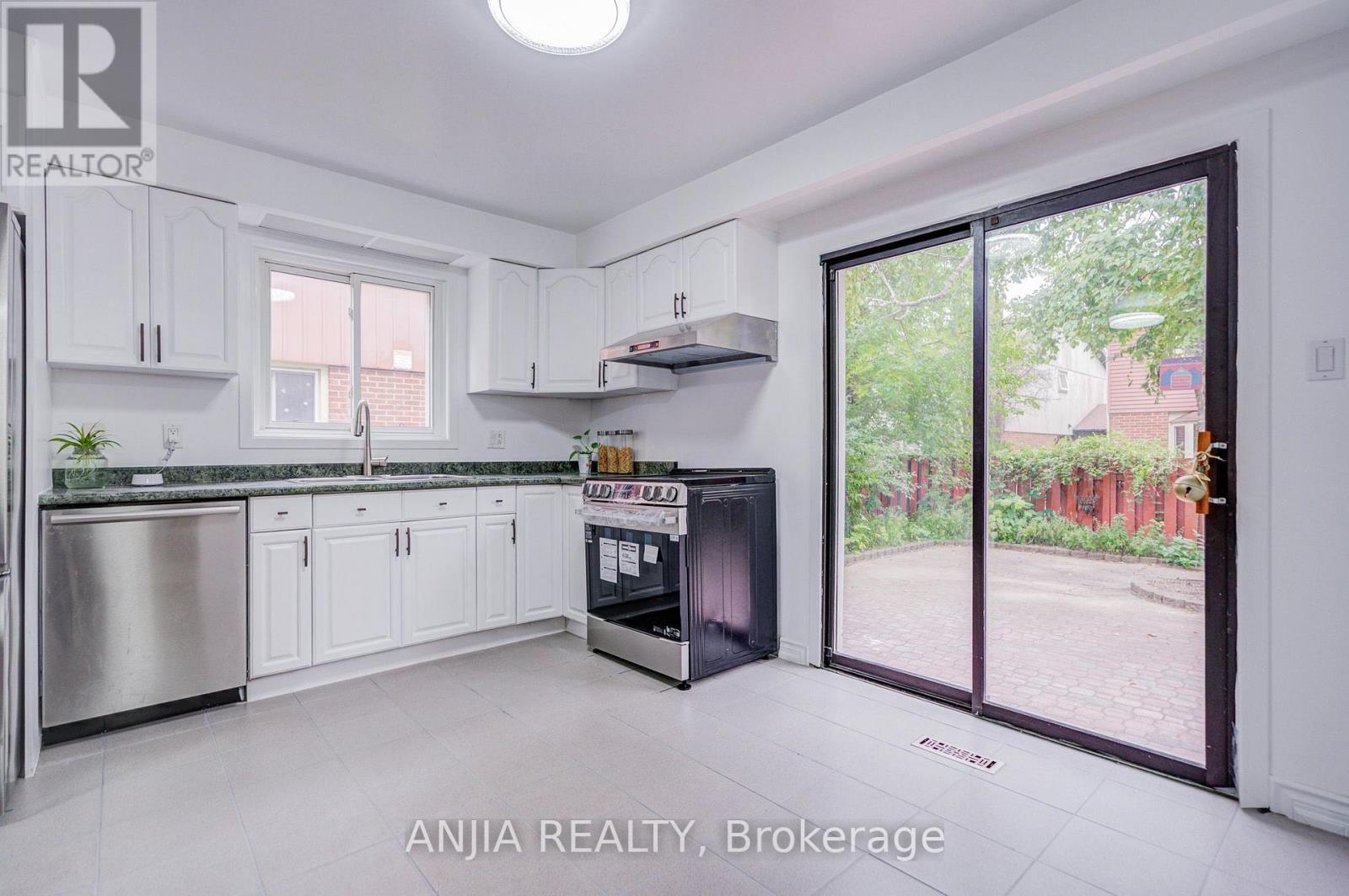 3 Mossbrook Crescent, Toronto, ON photo 15
