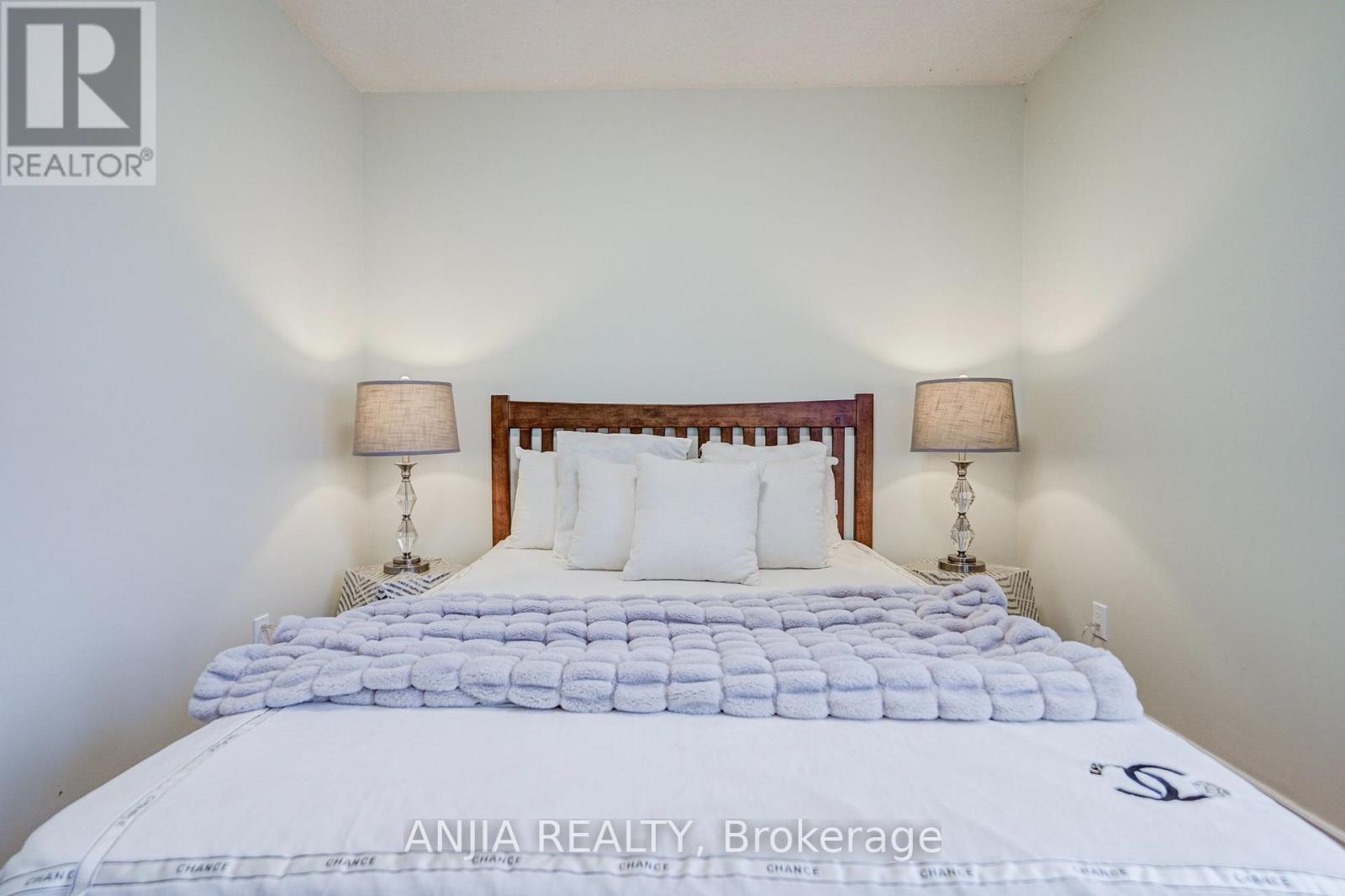 3 Mossbrook Crescent, Toronto, ON photo 21