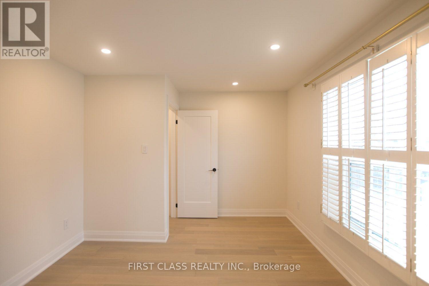 59 Longbow Square — photo 28