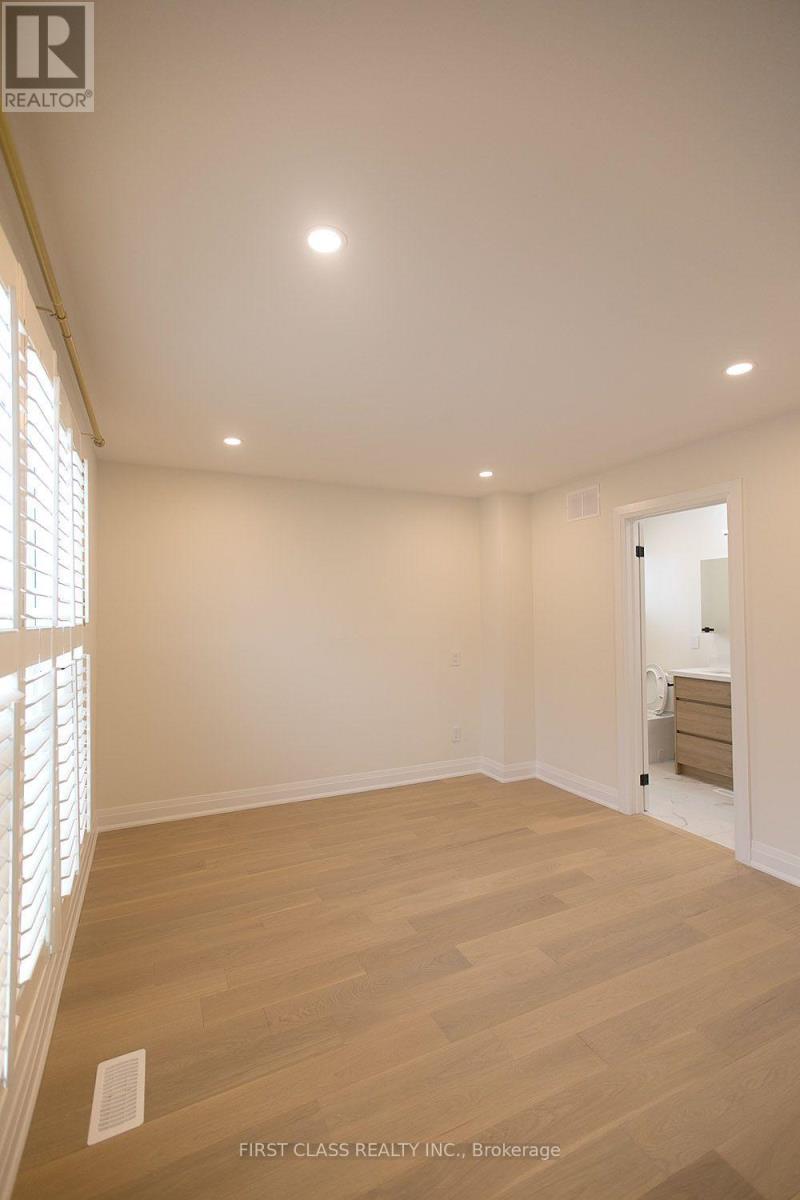 59 Longbow Square — photo 32
