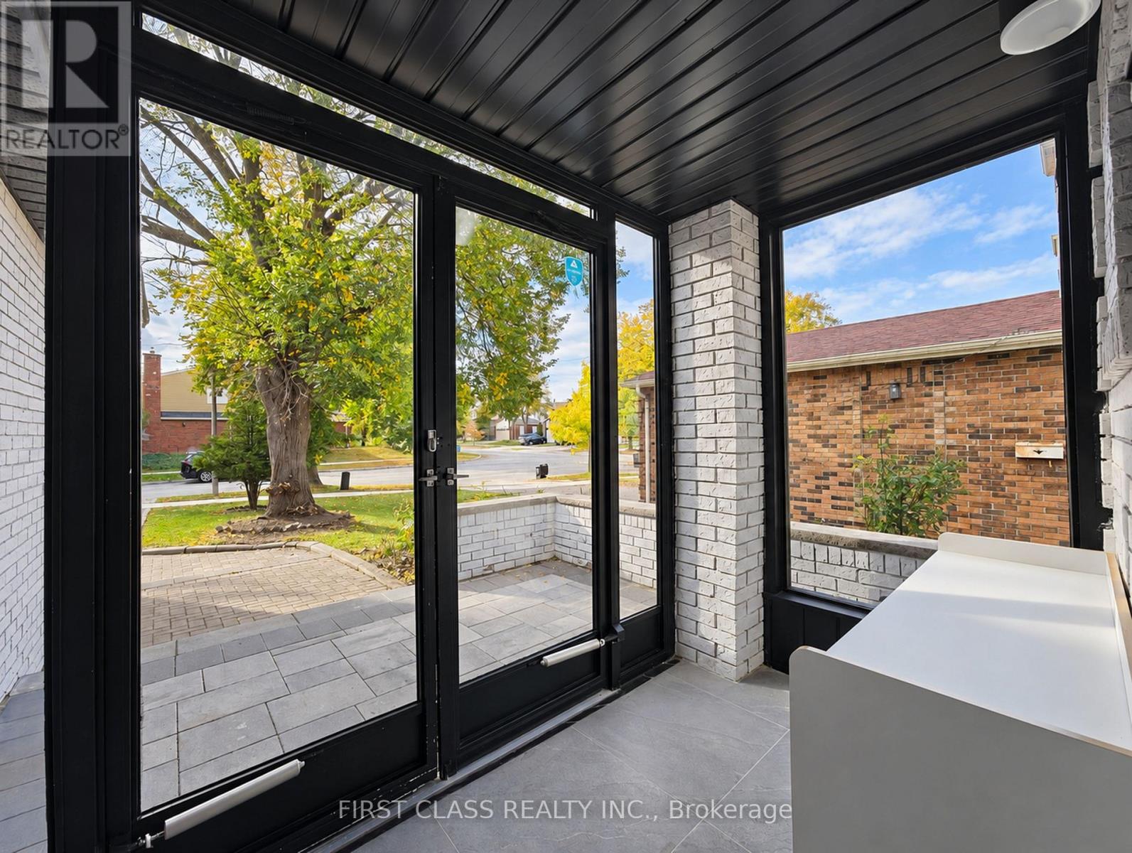 59 Longbow Square — photo 8