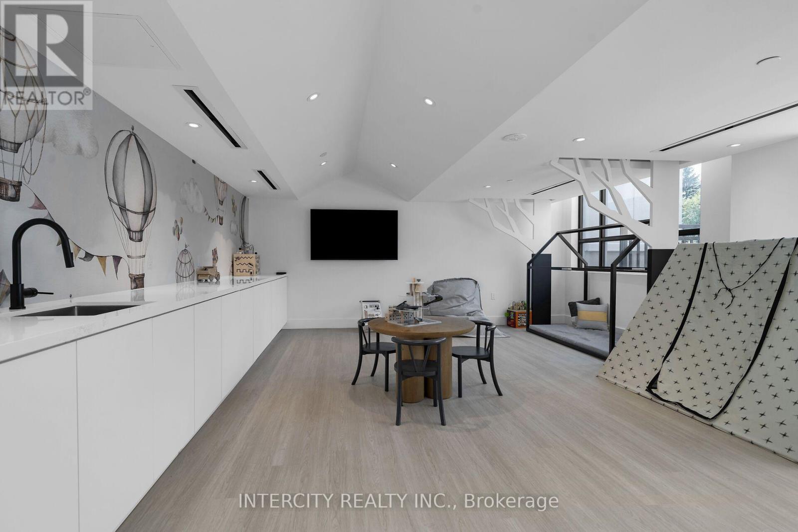 2075 King Road — photo 15