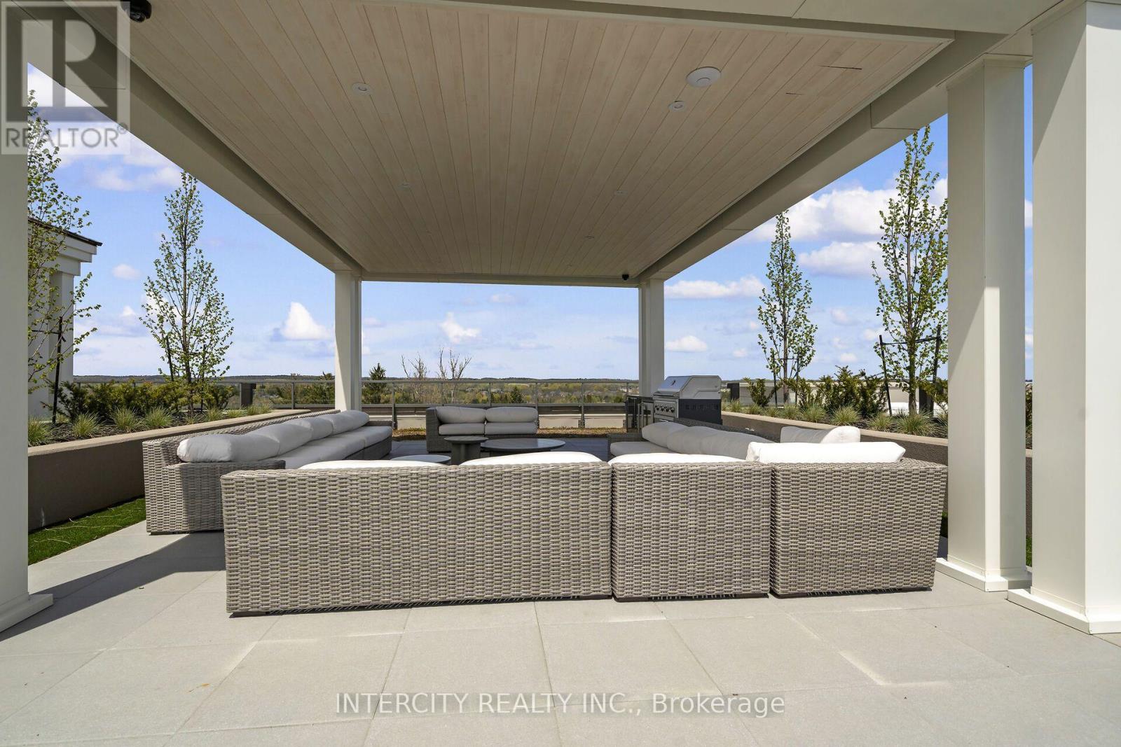 2075 King Road — photo 25