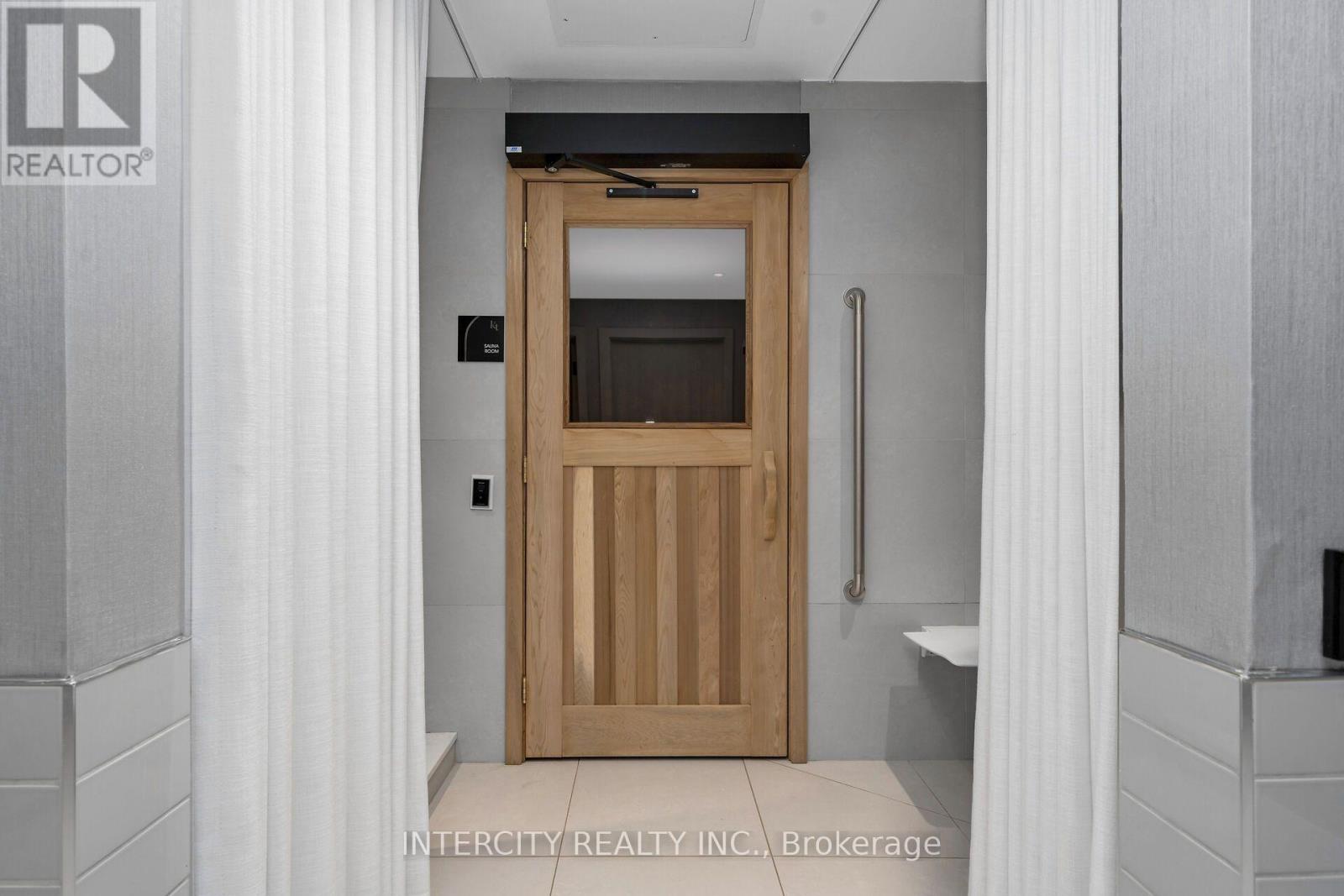 2075 King Road — photo 17