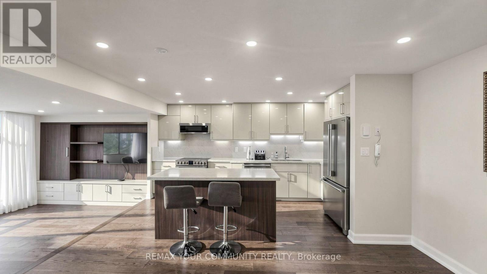 608 - 70 BAIF BOULEVARD, Richmond Hill (North Richvale)