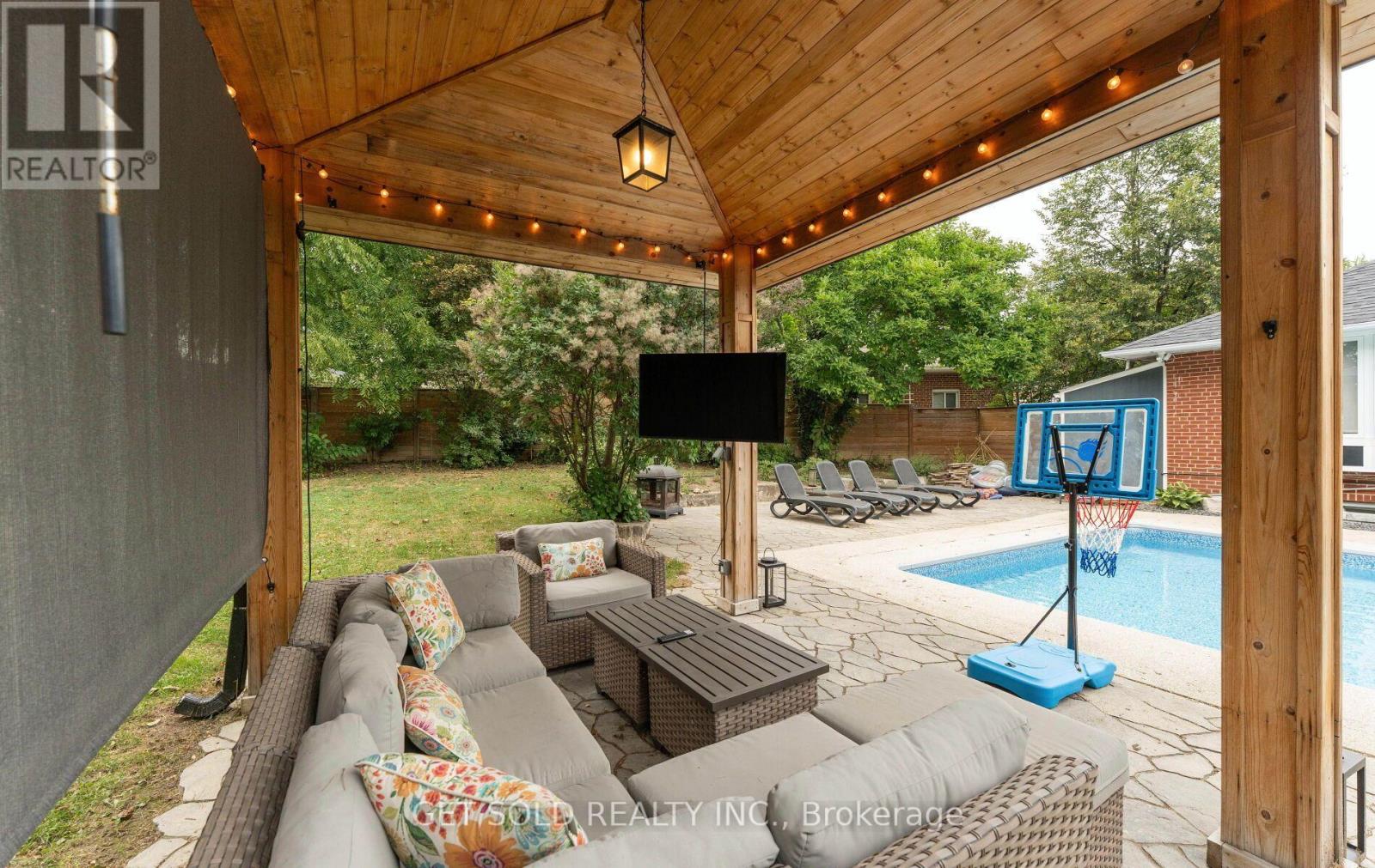 136 Prince George Drive, Toronto, ON photo 44