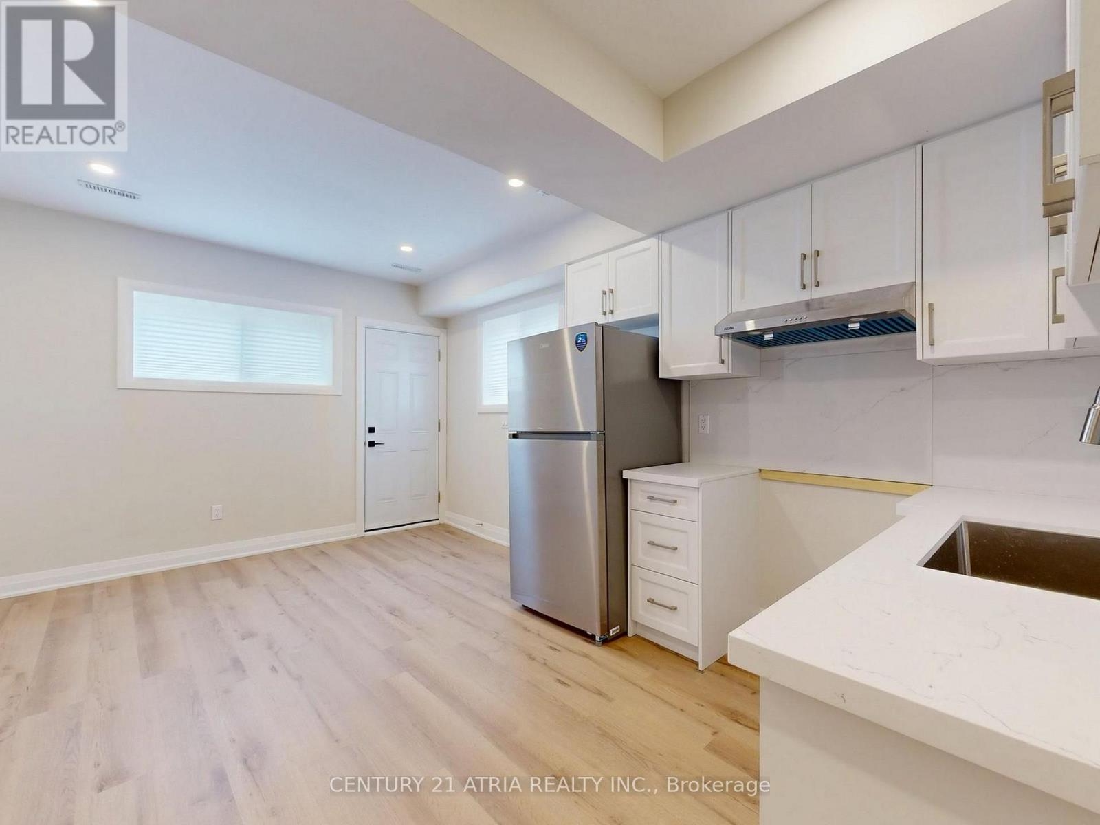 LOWER - 92 LAPPIN AVENUE, Toronto (Dovercourt-Wallace Emerson-Junction) — photo 11