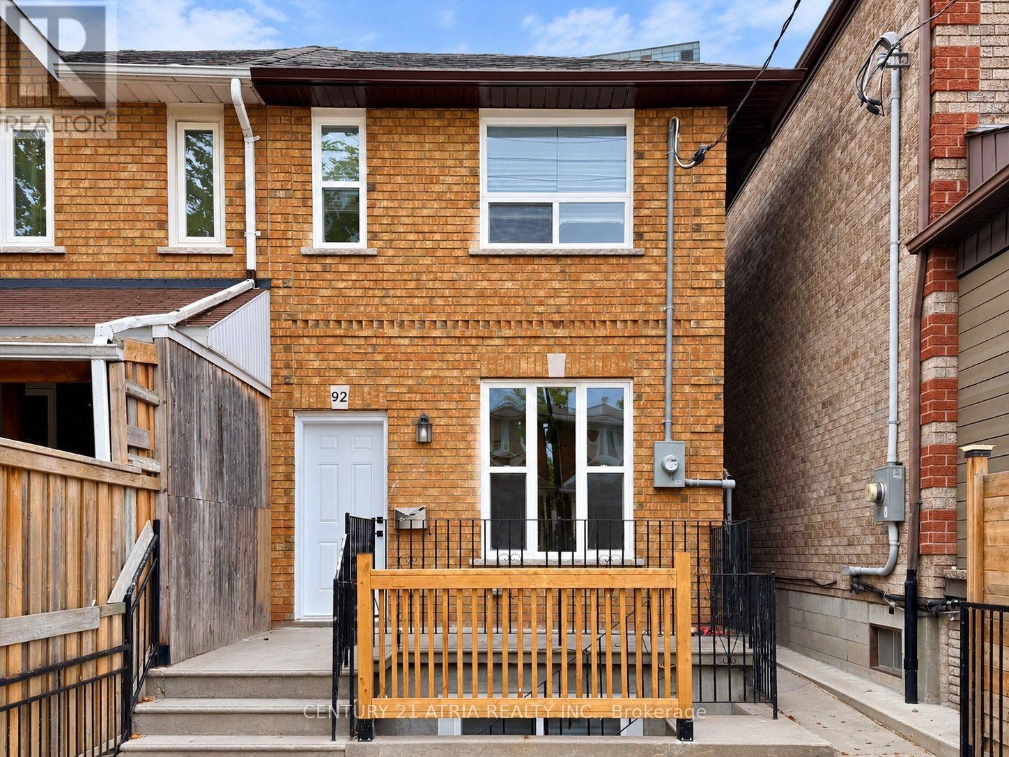 LOWER - 92 LAPPIN AVENUE, Toronto (Dovercourt-Wallace Emerson-Junction) — photo 2