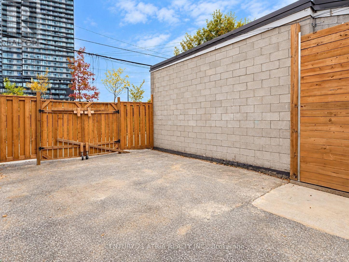 LOWER - 92 LAPPIN AVENUE, Toronto (Dovercourt-Wallace Emerson-Junction) — photo 5