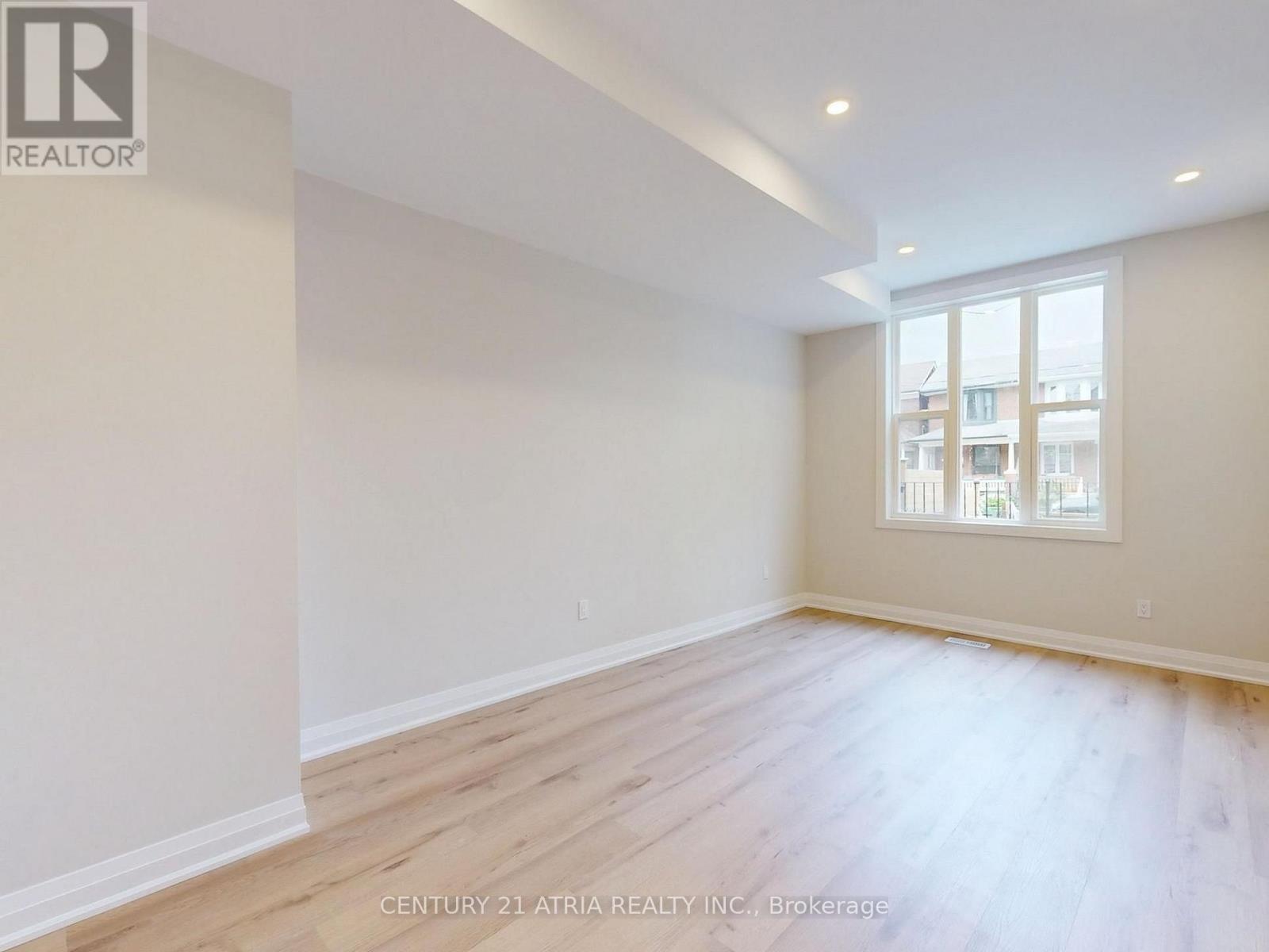 LOWER - 92 LAPPIN AVENUE, Toronto (Dovercourt-Wallace Emerson-Junction) — photo 8