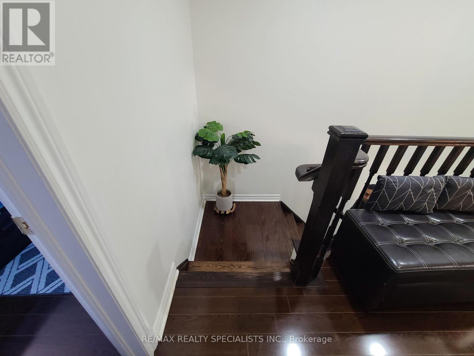 360 Hobbs Crescent — photo 21