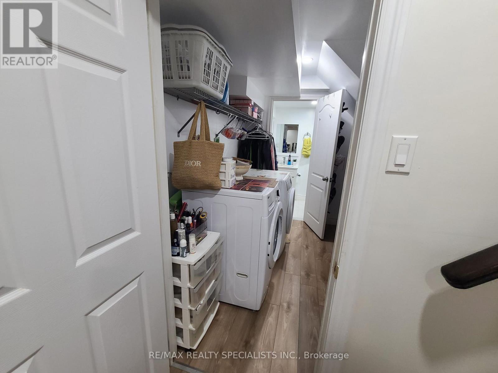 360 Hobbs Crescent — photo 32