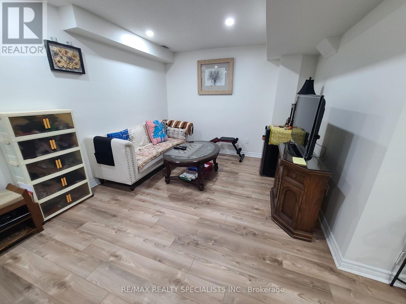 360 Hobbs Crescent — photo 35