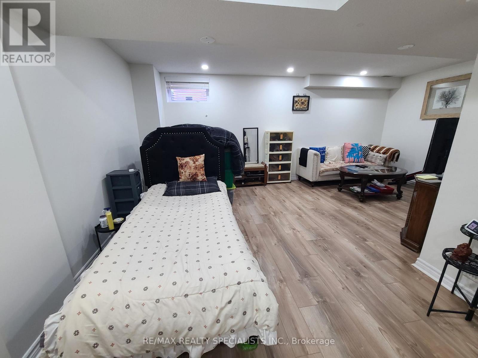 360 Hobbs Crescent — photo 37