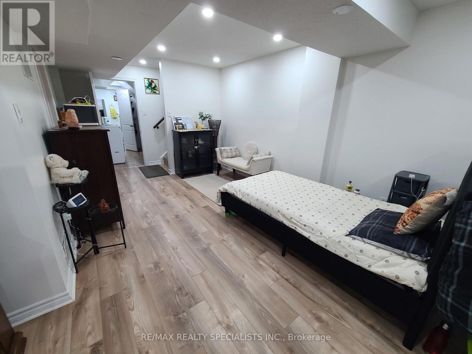 360 Hobbs Crescent — photo 38