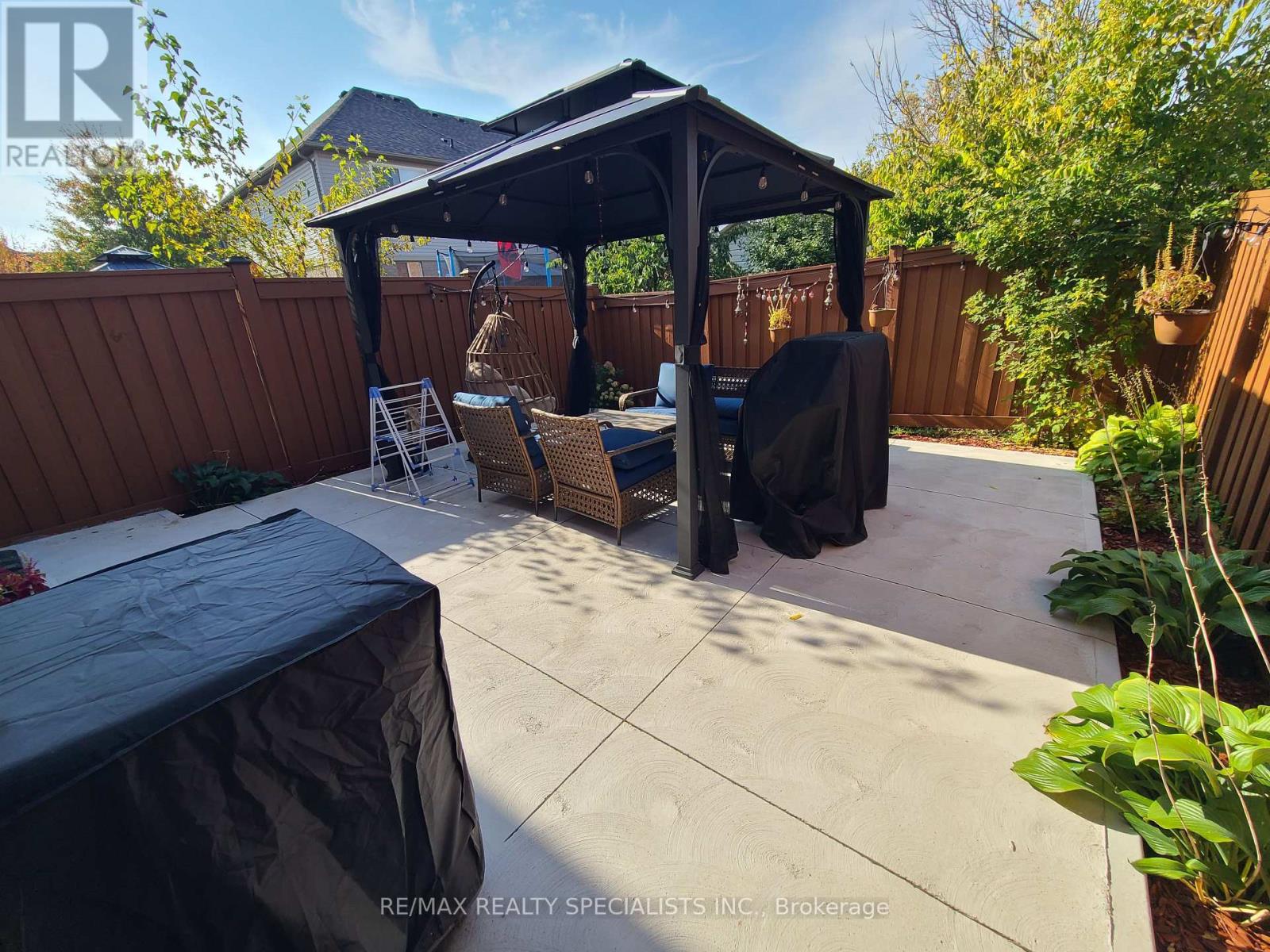 360 Hobbs Crescent — photo 40