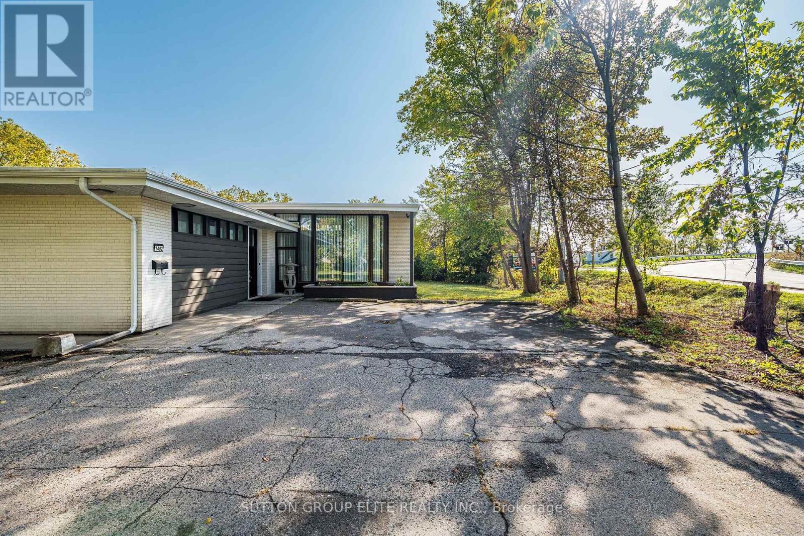 1402 South Service Road — photo 41