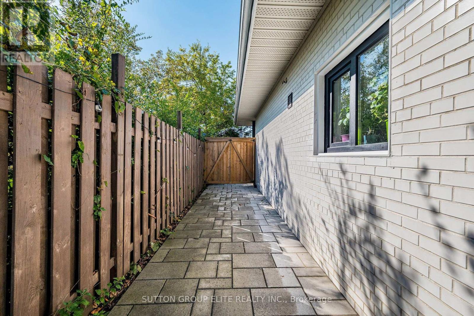 1402 South Service Road — photo 49