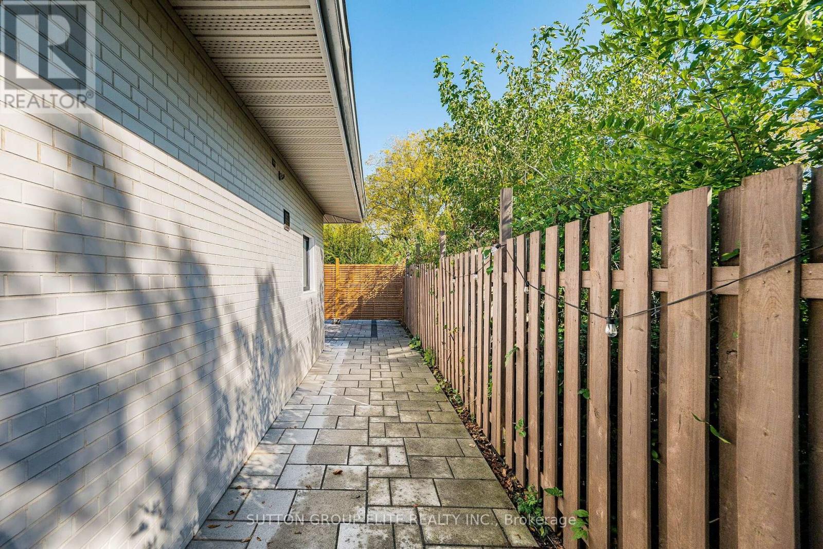 1402 South Service Road — photo 50