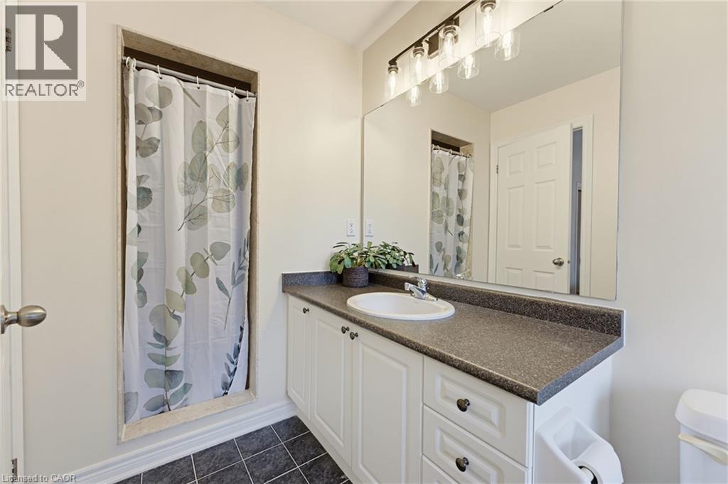 63 GOLDEN IRIS Crescent, Waterdown — photo 10