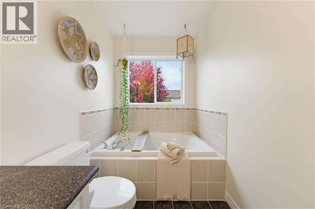 63 GOLDEN IRIS Crescent, Waterdown — photo 11